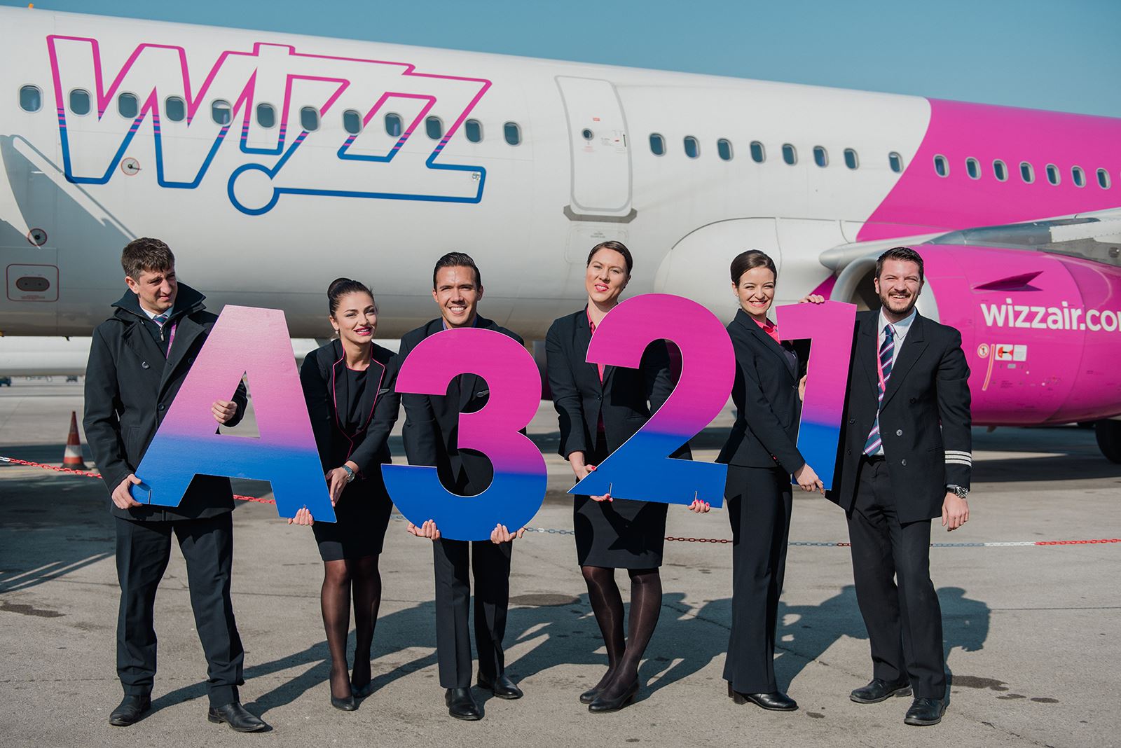 Wizz air авиакомпания сайт. Wizz Air Malta. Wizz Air логотип. Wizz Air салон. Wizz Air Malta салон.